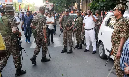 बंगाल चुनाव: पहले चरण के मतदान से पहले चुनाव आयोग ने पुलिस को सख्त निर्देश जारी किए बंगाल चुनाव: पहले चरण के मतदान से पहले चुनाव आयोग ने पुलिस को सख्त निर्देश जारी किए