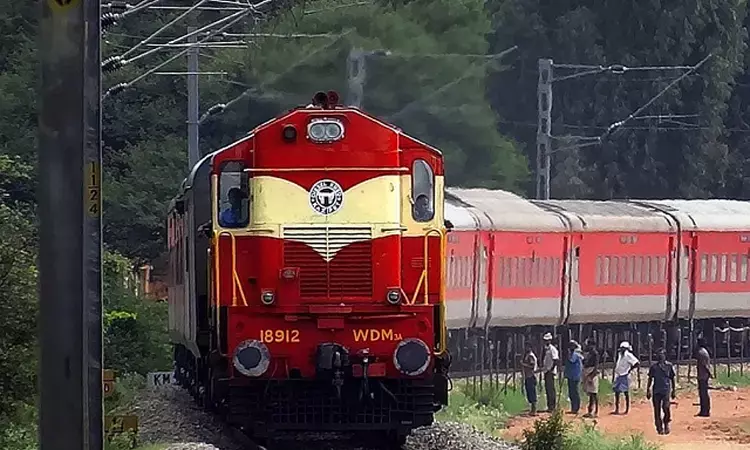 दीपावली से पहले रेलवे का बड़ा प्लान, दिल्ली से बिहार और मुंबई के लिए चलेंगी कई स्पेशल ट्रेनें दीपावली से पहले रेलवे का बड़ा प्लान, दिल्ली से बिहार और मुंबई के लिए चलेंगी कई स्पेशल ट्रेनें
