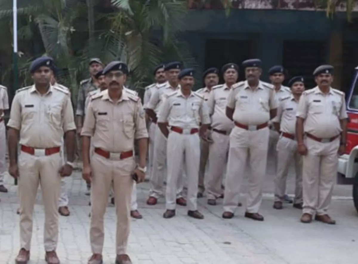 झारखंड में संयुक्त असैनिक सेवा परीक्षा को लेकर प्रशासन अलर्ट, पेपर लीक रोकने के लिए होटलों में की छापेमारी झारखंड में संयुक्त असैनिक सेवा परीक्षा को लेकर प्रशासन अलर्ट, पेपर लीक रोकने के लिए होटलों में की छापेमारी