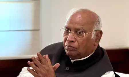 पीएम मोदी का संबोधन राजनीतिक भाषण, आचार संहिता का उल्लंघन : मल्लिकार्जुन खड़गे पीएम मोदी का संबोधन राजनीतिक भाषण, आचार संहिता का उल्लंघन : मल्लिकार्जुन खड़गे