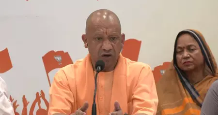 आधी आबादी के मन में विपक्ष को लेकर भारी आक्रोश है: सीएम योगी आधी आबादी के मन में विपक्ष को लेकर भारी आक्रोश है: सीएम योगी