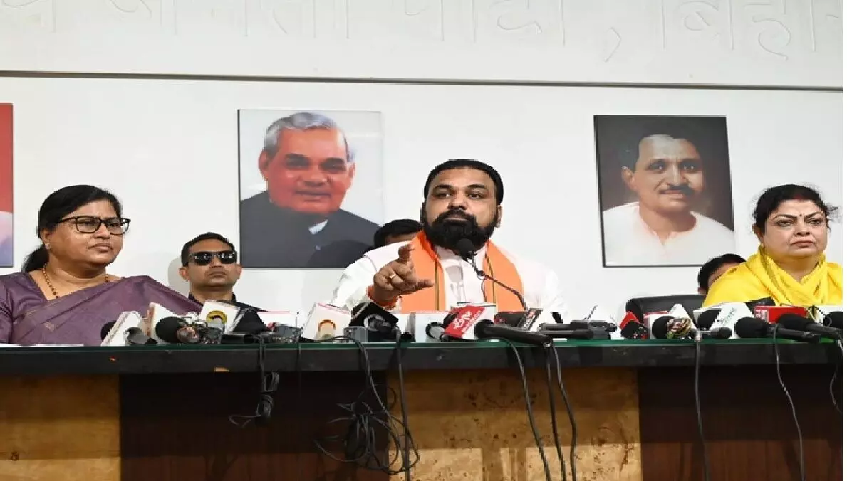 राहुल की बहन और अखिलेश की पत्नी सांसद बन सकती हैं लेकिन देश की बहन-बेटी नहीं: सम्राट चौधरी राहुल की बहन और अखिलेश की पत्नी सांसद बन सकती हैं लेकिन देश की बहन-बेटी नहीं: सम्राट चौधरी