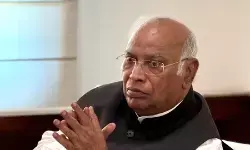 पीएम मोदी का संबोधन राजनीतिक भाषण, आचार संहिता का उल्लंघन : मल्लिकार्जुन खड़गे पीएम मोदी का संबोधन राजनीतिक भाषण, आचार संहिता का उल्लंघन : मल्लिकार्जुन खड़गे