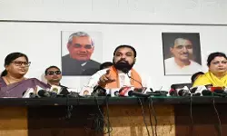 राहुल की बहन और अखिलेश की पत्नी सांसद बन सकती हैं लेकिन देश की बहन-बेटी नहीं: सम्राट चौधरी राहुल की बहन और अखिलेश की पत्नी सांसद बन सकती हैं लेकिन देश की बहन-बेटी नहीं: सम्राट चौधरी