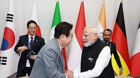 होर्मुज संकट पर साथ आए भारत और दक्षिण कोरिया: राष्ट्रपति ली ने समुद्री मार्ग खोलने के लिए सहयोग का दिया भरोसा होर्मुज संकट पर साथ आए भारत और दक्षिण कोरिया: राष्ट्रपति ली ने समुद्री मार्ग खोलने के लिए सहयोग का दिया भरोसा