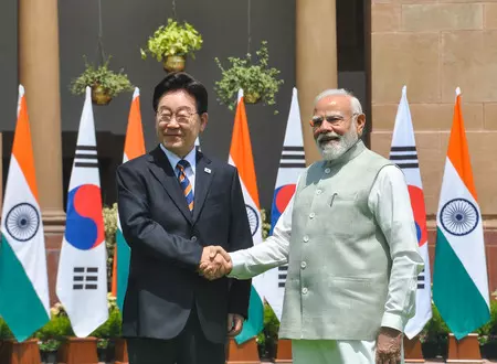 भारत-दक्षिण कोरिया शिखर सम्मेलन: 2030 तक $50 बिलियन व्यापार का लक्ष्य; पीएम मोदी और राष्ट्रपति ली जे-म्युंग के बीच हुए कई अहम समझौते भारत-दक्षिण कोरिया शिखर सम्मेलन: 2030 तक $50 बिलियन व्यापार का लक्ष्य; पीएम मोदी और राष्ट्रपति ली जे-म्युंग के बीच हुए कई अहम समझौते