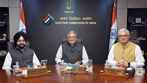 चुनाव आयोग की भूमिका पर संदेह और सवालों का घेरा चुनाव आयोग की भूमिका पर संदेह और सवालों का घेरा
