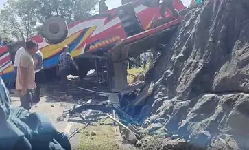 जम्मू-कश्मीर में दर्दनाक सड़क हादसा: रामनगर से उधमपुर जा रही बस गहरी खाई में गिरी, 20 यात्रियों की मौत
