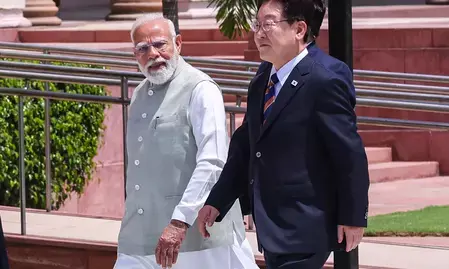 भारत-कोरिया शिखर वार्ता 2026: 2030 तक $50B व्यापार का लक्ष्य, डिजिटल ब्रिज और शिपबिल्डिंग पर हुए बड़े समझौते भारत-कोरिया शिखर वार्ता 2026: 2030 तक $50B व्यापार का लक्ष्य, डिजिटल ब्रिज और शिपबिल्डिंग पर हुए बड़े समझौते