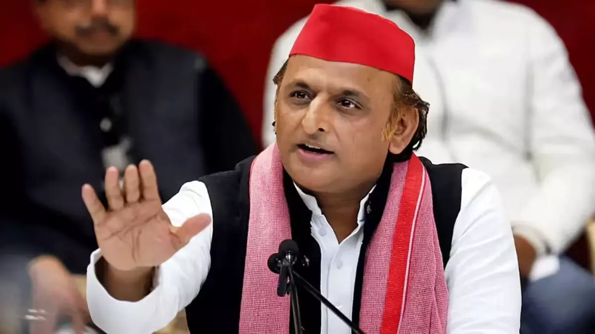 सपा सरकार बनी तो 300 यूनिट मुफ्त बिजली, महिलाओं को 40 हजार वार्षिक पेंशन: अखिलेश यादव सपा सरकार बनी तो 300 यूनिट मुफ्त बिजली, महिलाओं को 40 हजार वार्षिक पेंशन: अखिलेश यादव