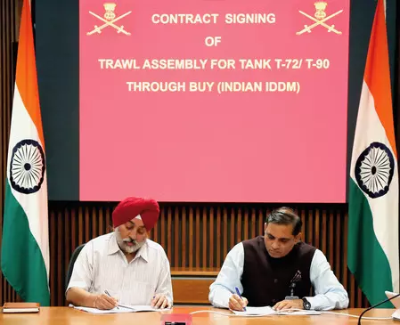 भारतीय सेना की बढ़ी ताकत: T-72 और T-90 टैंकों के लिए 975 करोड़ का करार; अब बारूदी सुरंगें भी नहीं रोक पाएंगी रास्ता भारतीय सेना की बढ़ी ताकत: T-72 और T-90 टैंकों के लिए 975 करोड़ का करार; अब बारूदी सुरंगें भी नहीं रोक पाएंगी रास्ता