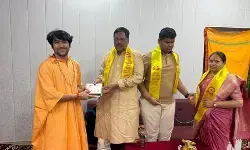 बागेश्वर धाम पहुंचे पूर्व सीजेआई गवई, धीरेंद्र शास्त्री के सामाजिक कार्यों की सराहना की