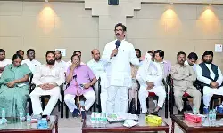 झारखंड में एसआईआर के नाम पर आदिवासियों-मूलवासियों के अधिकारों को हनन नहीं होने देंगेः सीएम हेमंत सोरेन झारखंड में एसआईआर के नाम पर आदिवासियों-मूलवासियों के अधिकारों को हनन नहीं होने देंगेः सीएम हेमंत सोरेन