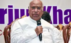 खड़गे के बयान पर भड़के एनडीए नेताओं ने दी सलाह, रिटायर हो जाएं और इलाज कराएं खड़गे के बयान पर भड़के एनडीए नेताओं ने दी सलाह, रिटायर हो जाएं और इलाज कराएं