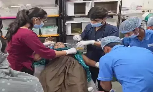 गुजरात में शादी का खाना खाने से 400 मेहमानों को उल्टी-चक्कर, कई अस्पताल में भर्ती; हड़कंप गुजरात में शादी का खाना खाने से 400 मेहमानों को उल्टी-चक्कर, कई अस्पताल में भर्ती; हड़कंप