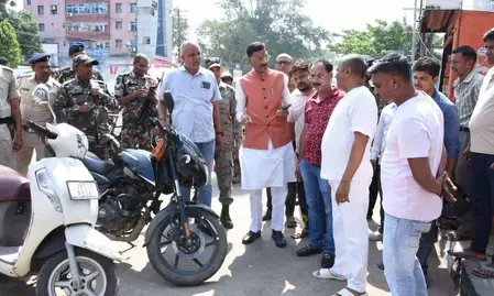 रांची में अपराधियों का तांडव: बीच सड़क पर कारोबारी को मारी गोली, सांसद संजय सेठ बोले- झारखंड में जंगलराज