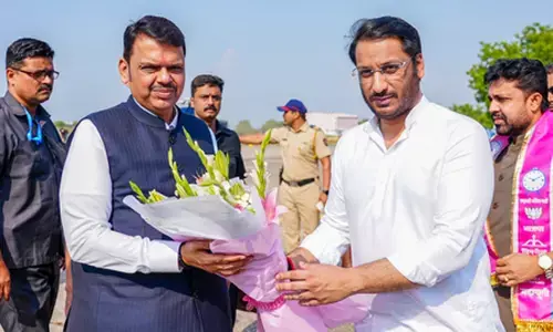 बारामती उपचुनाव: सीएम फडणवीस की अपील, सुनेत्रा पवार को रिकॉर्ड मतों से दिलाएं जीत बारामती उपचुनाव: सीएम फडणवीस की अपील, सुनेत्रा पवार को रिकॉर्ड मतों से दिलाएं जीत