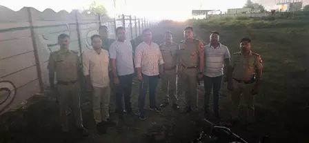 दादरी में पुलिस मुठभेड़: लूट-छिनैती का वांछित अपराधी गिरफ्तार, पैर में लगी गोली दादरी में पुलिस मुठभेड़: लूट-छिनैती का वांछित अपराधी गिरफ्तार, पैर में लगी गोली