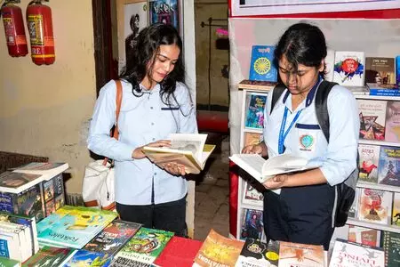 निजी स्कूलों में महंगी किताबों पर एनएचआरसी सख्त, राज्यों और शिक्षा मंत्रालय को नोटिस जारी निजी स्कूलों में महंगी किताबों पर एनएचआरसी सख्त, राज्यों और शिक्षा मंत्रालय को नोटिस जारी