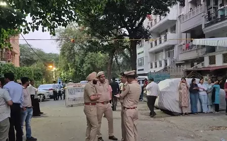 दिल्ली: IRS अधिकारी की बेटी की हत्या का आरोपी गिरफ्तार, CCTV में कैद हुई वारदात दिल्ली: IRS अधिकारी की बेटी की हत्या का आरोपी गिरफ्तार, CCTV में कैद हुई वारदात