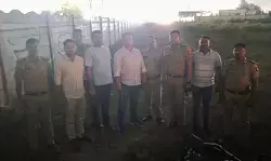 दादरी में पुलिस मुठभेड़: लूट-छिनैती का वांछित अपराधी गिरफ्तार, पैर में लगी गोली दादरी में पुलिस मुठभेड़: लूट-छिनैती का वांछित अपराधी गिरफ्तार, पैर में लगी गोली