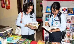 निजी स्कूलों में महंगी किताबों पर एनएचआरसी सख्त, राज्यों और शिक्षा मंत्रालय को नोटिस जारी निजी स्कूलों में महंगी किताबों पर एनएचआरसी सख्त, राज्यों और शिक्षा मंत्रालय को नोटिस जारी
