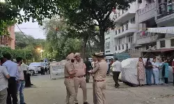 दिल्ली: IRS अधिकारी की बेटी की हत्या का आरोपी गिरफ्तार, CCTV में कैद हुई वारदात दिल्ली: IRS अधिकारी की बेटी की हत्या का आरोपी गिरफ्तार, CCTV में कैद हुई वारदात