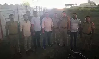 दादरी में पुलिस मुठभेड़: लूट-छिनैती का वांछित अपराधी गिरफ्तार, पैर में लगी गोली दादरी में पुलिस मुठभेड़: लूट-छिनैती का वांछित अपराधी गिरफ्तार, पैर में लगी गोली
