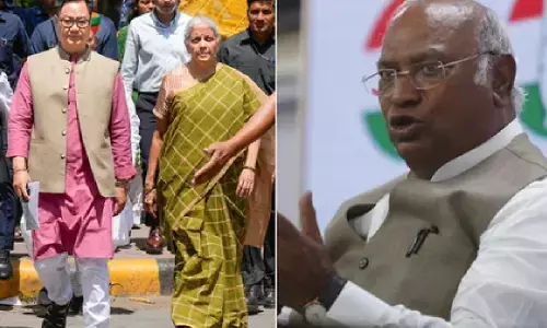 खरगे के आतंकी वाले बयान की शिकायत करने चुनाव आयोग पहुंचा भाजपा प्रतिनिधिमंडल, कांग्रेस से माफी की मांग खरगे के आतंकी वाले बयान की शिकायत करने चुनाव आयोग पहुंचा भाजपा प्रतिनिधिमंडल, कांग्रेस से माफी की मांग