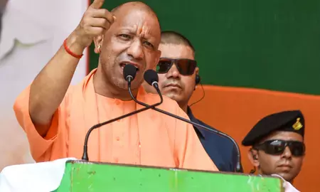 जोरासांको में गरजे सीएम योगी: 4 मई को बंगाल में खिलेगा कमल, खत्म होगा टीएमसी का कुशासन जोरासांको में गरजे सीएम योगी: 4 मई को बंगाल में खिलेगा कमल, खत्म होगा टीएमसी का कुशासन