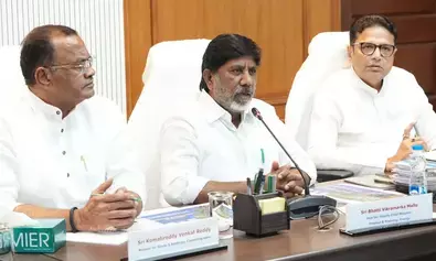 तेलंगाना का लक्ष्य 2028 तक सर्वश्रेष्ठ सड़क नेटवर्क बनाना तेलंगाना का लक्ष्य 2028 तक सर्वश्रेष्ठ सड़क नेटवर्क बनाना