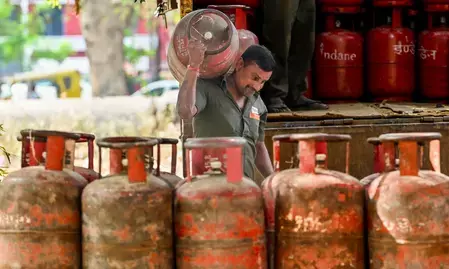 अब तक करीब 5.10 लाख नए कनेक्शन चालू, छोटे सिलेंडरों की सप्लाई हुई दोगुनी: सरकार