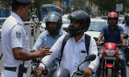 पश्चिम बंगाल में पहले चरण के मतदान से पहले चुनाव आयोग ने बाइक चलाने पर लगे प्रतिबंधों में ढील दी पश्चिम बंगाल में पहले चरण के मतदान से पहले चुनाव आयोग ने बाइक चलाने पर लगे प्रतिबंधों में ढील दी