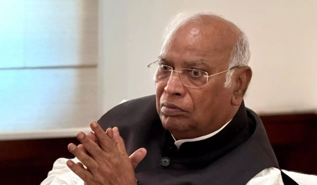 खरगे ने तमिलनाडु और बंगाल के मतदाताओं से की बड़ी अपील खरगे ने तमिलनाडु और बंगाल के मतदाताओं से की बड़ी अपील