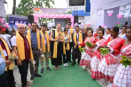 बंगाल चुनाव: पहले चरण के मतदान को देखने पहुंचे अंतरराष्ट्रीय प्रतिनिधि, व्यवस्था को सराहा बंगाल चुनाव: पहले चरण के मतदान को देखने पहुंचे अंतरराष्ट्रीय प्रतिनिधि, व्यवस्था को सराहा
