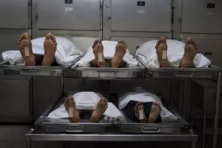 आंध्र प्रदेश: पत्नी और मां की हत्या के बाद ट्रेन के आगे कूदा शख्स, बचाने पहुंचे दो बच्चों की भी मौत आंध्र प्रदेश: पत्नी और मां की हत्या के बाद ट्रेन के आगे कूदा शख्स, बचाने पहुंचे दो बच्चों की भी मौत
