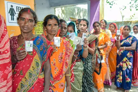 बंगाल में 3 बजे तक 78.77% और तमिलनाडु में 70% मतदान; सुरक्षा के कड़े इंतजाम बंगाल में 3 बजे तक 78.77% और तमिलनाडु में 70% मतदान; सुरक्षा के कड़े इंतजाम