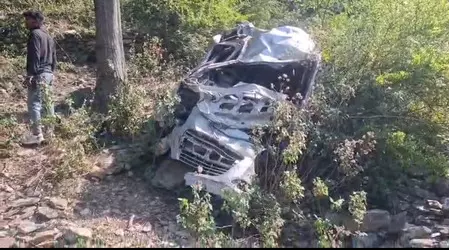 उत्तराखंड : टिहरी गढ़वाल में चंबा-कोटी रोड पर वाहन खाई में गिरा, 8 की मौत, 2 घायल उत्तराखंड : टिहरी गढ़वाल में चंबा-कोटी रोड पर वाहन खाई में गिरा, 8 की मौत, 2 घायल