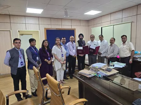 नोएडा प्राधिकरण के 4,800 कर्मियों को मिली बड़ी सौगात, मेडिकल इंश्योरेंस योजना लागू नोएडा प्राधिकरण के 4,800 कर्मियों को मिली बड़ी सौगात, मेडिकल इंश्योरेंस योजना लागू