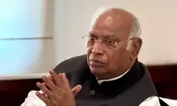 खरगे ने तमिलनाडु और बंगाल के मतदाताओं से की बड़ी अपील खरगे ने तमिलनाडु और बंगाल के मतदाताओं से की बड़ी अपील