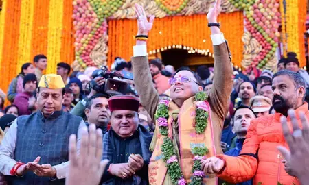 बद्रीनाथ धाम पहुंचे सीएम धामी, प्रधानमंत्री मोदी के नाम से की प्रथम आराधना बद्रीनाथ धाम पहुंचे सीएम धामी, प्रधानमंत्री मोदी के नाम से की प्रथम आराधना