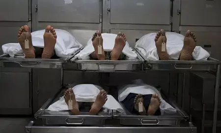 आंध्र प्रदेश: पत्नी और मां की हत्या के बाद ट्रेन के आगे कूदा शख्स, बचाने पहुंचे दो बच्चों की भी मौत आंध्र प्रदेश: पत्नी और मां की हत्या के बाद ट्रेन के आगे कूदा शख्स, बचाने पहुंचे दो बच्चों की भी मौत