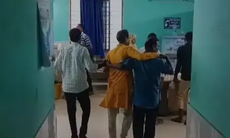 पश्चिम बंगाल चुनाव: भाजपा के बूथ एजेंट पर हमला, कार क्षतिग्रस्त; कई इलाकों में तनाव पश्चिम बंगाल चुनाव: भाजपा के बूथ एजेंट पर हमला, कार क्षतिग्रस्त; कई इलाकों में तनाव