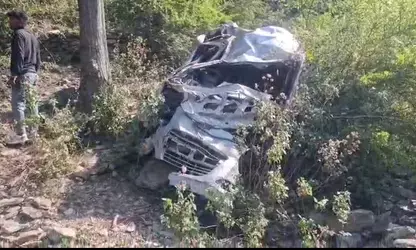 उत्तराखंड : टिहरी गढ़वाल में चंबा-कोटी रोड पर वाहन खाई में गिरा, 8 की मौत, 2 घायल