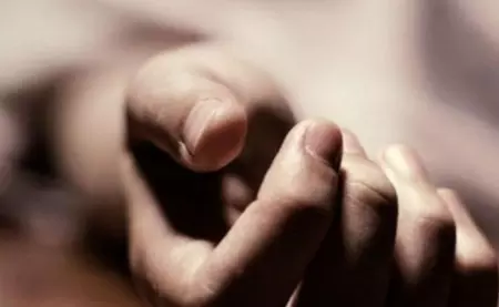 मुंबई हादसा: शादी समारोह में मातम, गहरे गड्ढे में गिरे कई लोग, एक की मौत मुंबई हादसा: शादी समारोह में मातम, गहरे गड्ढे में गिरे कई लोग, एक की मौत