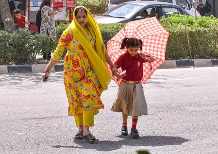 एनसीआर में हीट वेव का प्रकोप जारी, 26 अप्रैल से मौसम बदलेगा, हल्की बारिश से मिलेगी राहत एनसीआर में हीट वेव का प्रकोप जारी, 26 अप्रैल से मौसम बदलेगा, हल्की बारिश से मिलेगी राहत