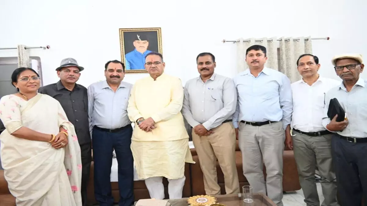Uttarakhand News: पूर्व सैनिकों की मांगों पर मंत्री गणेश जोशी गंभीर, हरबर्टपुर भूमि विवाद के समाधान का भरोसा Uttarakhand News: पूर्व सैनिकों की मांगों पर मंत्री गणेश जोशी गंभीर, हरबर्टपुर भूमि विवाद के समाधान का भरोसा