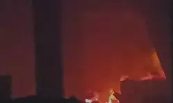 हरदोई में इलेक्ट्रॉनिक्स शोरूम व गोदाम में भीषण आग, 22 लाख नकदी सहित 2 करोड़ का सामान जलकर खाक हरदोई में इलेक्ट्रॉनिक्स शोरूम व गोदाम में भीषण आग, 22 लाख नकदी सहित 2 करोड़ का सामान जलकर खाक