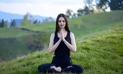 हृदय और फेफड़ों को मजबूत बनाने में मददगार है अंजलि मुद्रा, जानिए कैसे करती है शरीर पर असर हृदय और फेफड़ों को मजबूत बनाने में मददगार है अंजलि मुद्रा, जानिए कैसे करती है शरीर पर असर