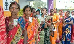 एसआईआर के बाद बंपर वोटिंग का ट्रेंड, क्या टूट रहे सियासत के पुराने मिथक? एसआईआर के बाद बंपर वोटिंग का ट्रेंड, क्या टूट रहे सियासत के पुराने मिथक?
